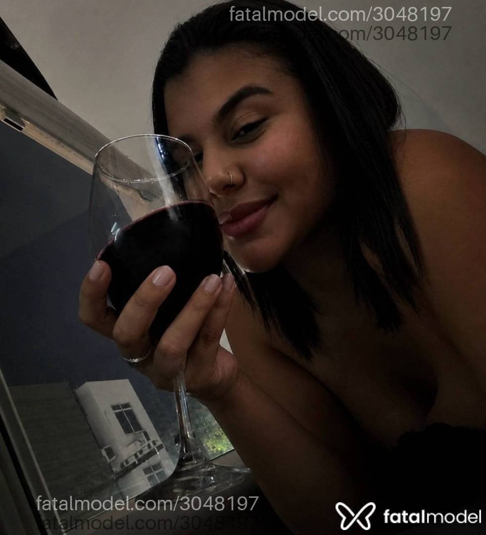 Acompanhante mulher morena (o) de olhos castanhos - Tifany