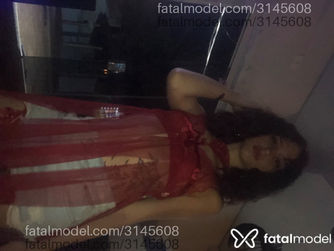Acompanhante mulher com cabelo castanho de olhos mel - Cristyna Acompanhante mulher com cabelo castanho de olhos mel - Cristyna