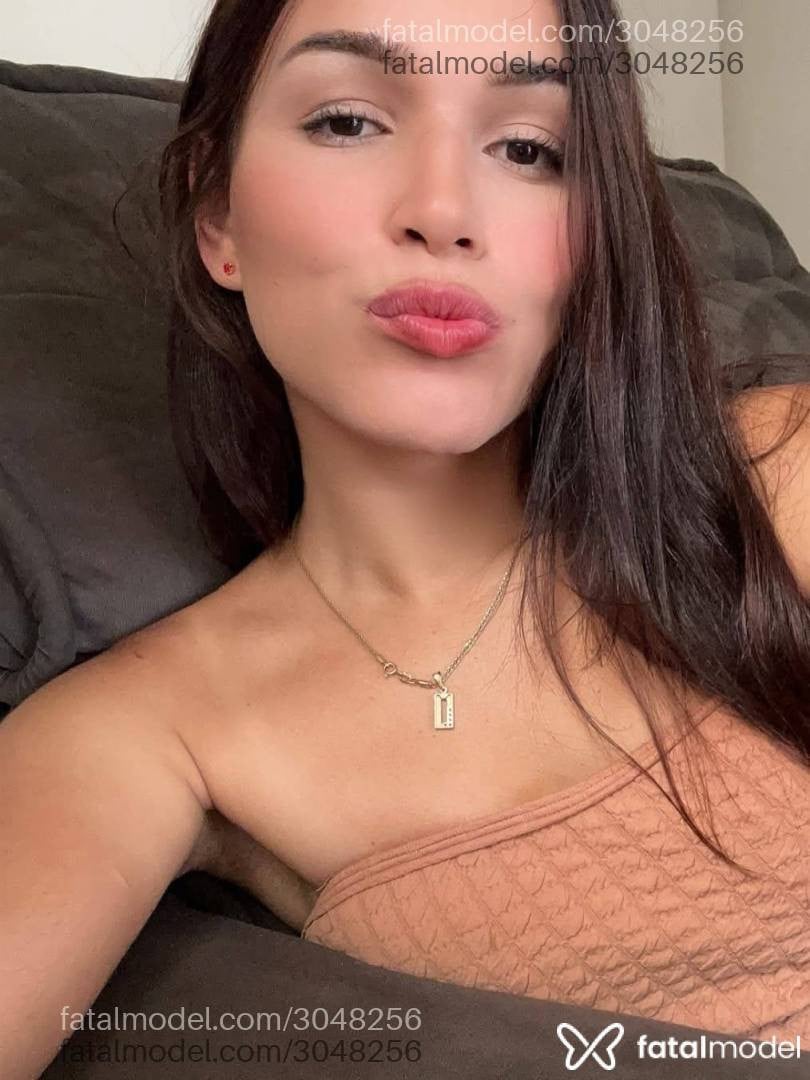 Acompanhante mulher morena (o) de olhos castanhos - Lillith
