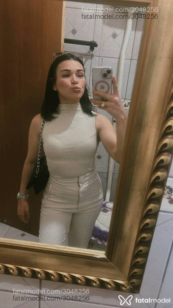 Acompanhante mulher morena (o) de olhos castanhos - Lillith
