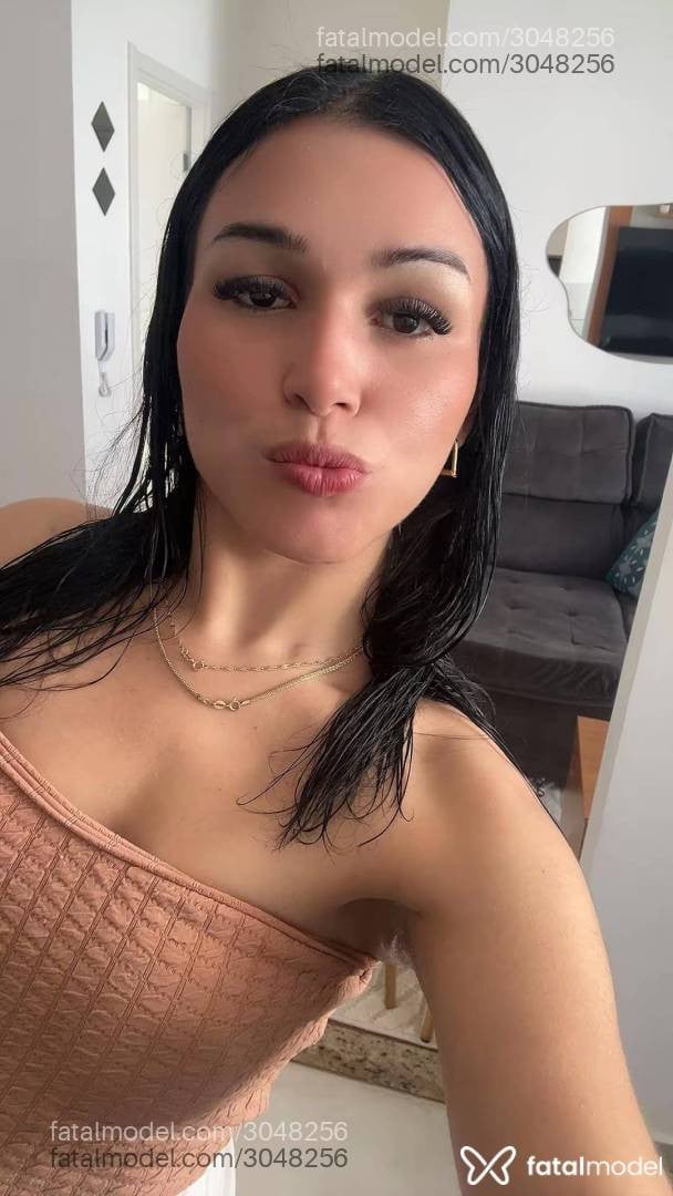 Acompanhante mulher morena (o) de olhos castanhos - Lillith