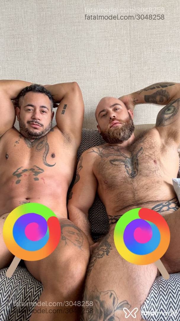 Acompanhante homem sem cabelo de olhos verdes - Dionísios