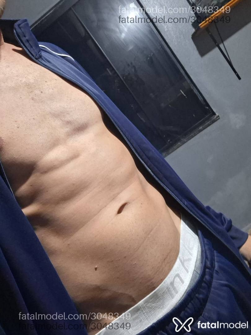 Acompanhante homem com cabelo castanho de olhos castanhos em Balneário Camboriú Acompanhante homem com cabelo castanho de olhos castanhos em Balneário Camboriú - Fênix