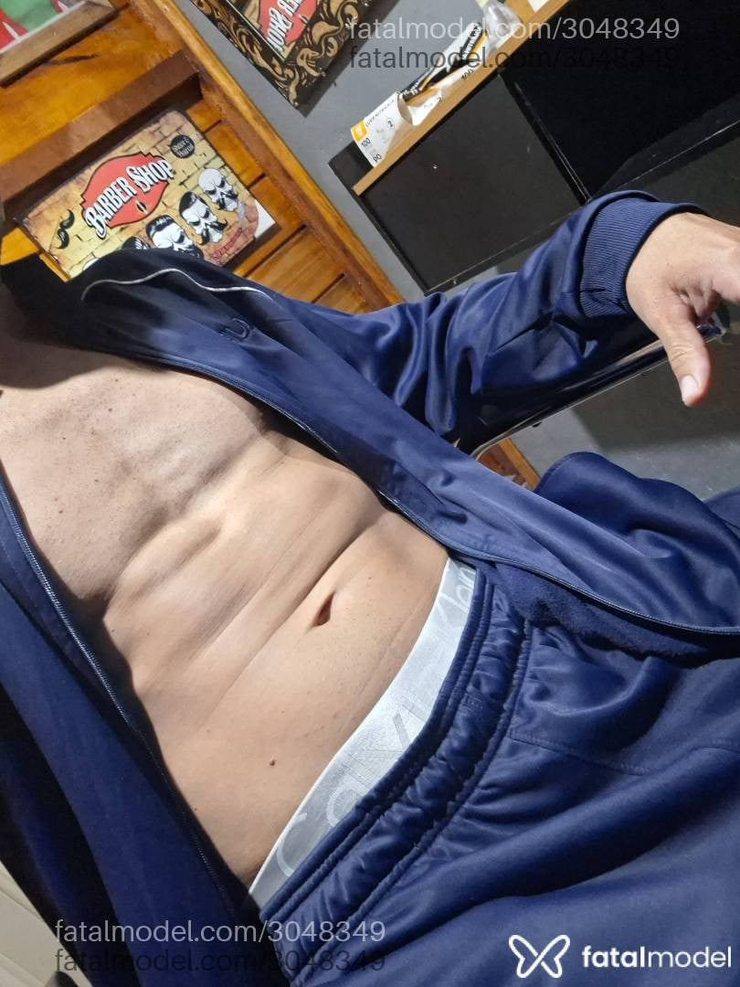 Acompanhante homem com cabelo castanho de olhos castanhos em Balneário Camboriú Acompanhante homem com cabelo castanho de olhos castanhos em Balneário Camboriú - Fênix
