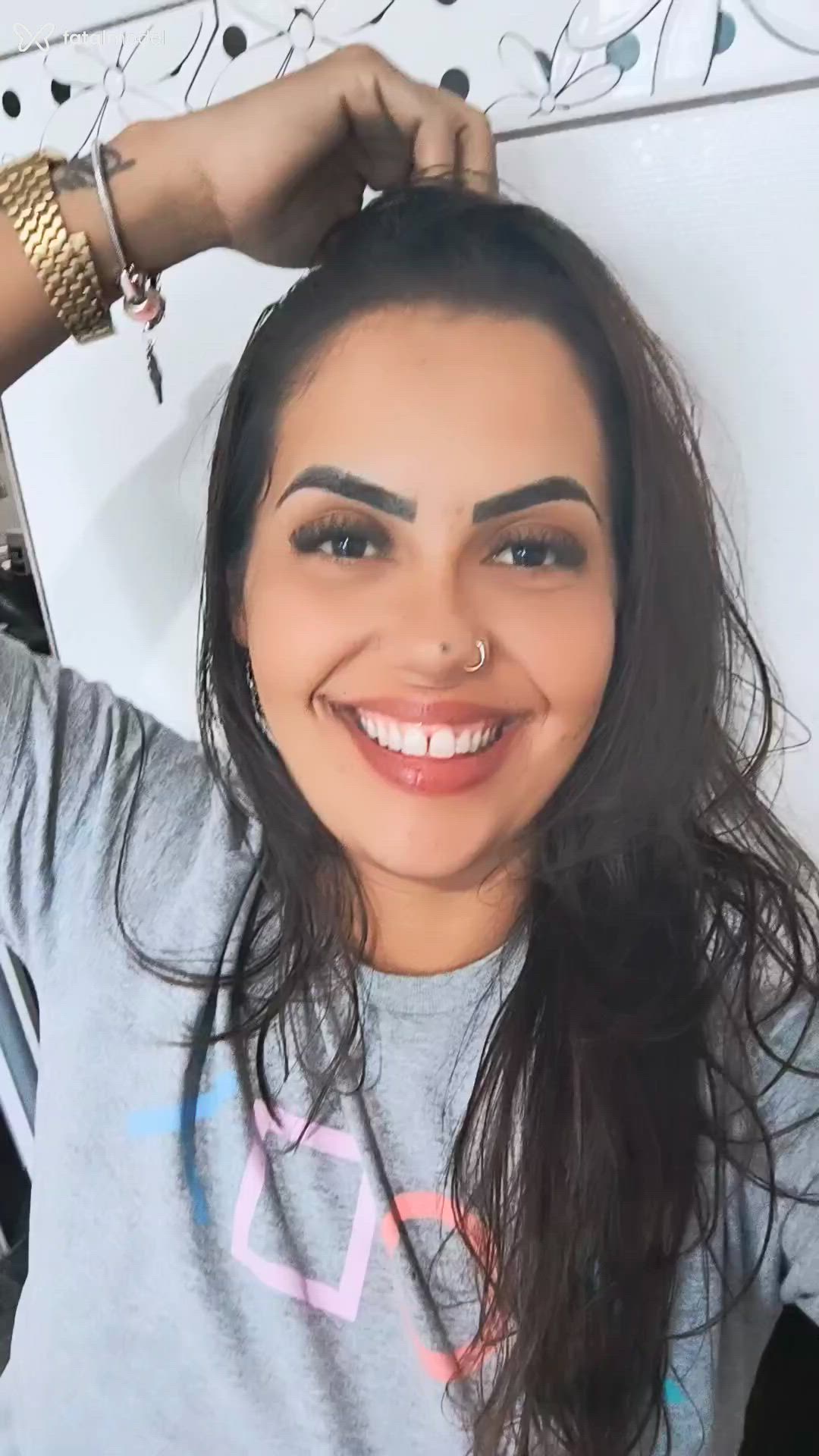 Acompanhante mulher com cabelo castanho de olhos castanhos em Virtual Acompanhante mulher com cabelo castanho de olhos castanhos em Virtual - Mariana