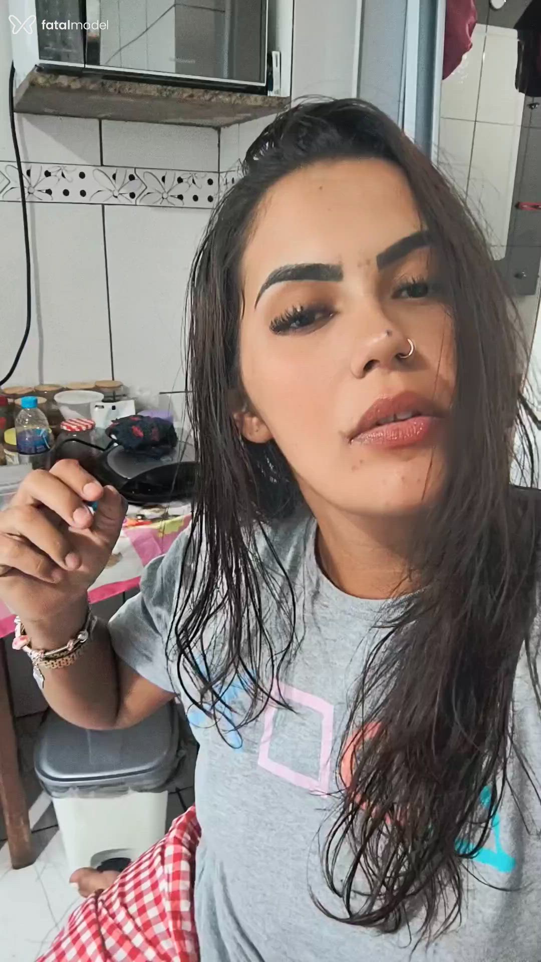Acompanhante mulher com cabelo castanho de olhos castanhos em Virtual Acompanhante mulher com cabelo castanho de olhos castanhos em Virtual - Mariana