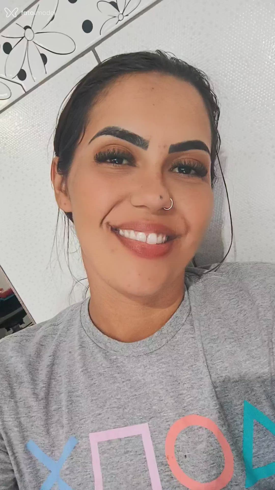 Acompanhante mulher com cabelo castanho de olhos castanhos em Virtual Acompanhante mulher com cabelo castanho de olhos castanhos em Virtual - Mariana