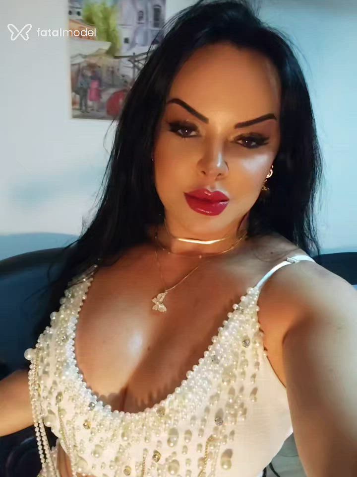 Acompanhante mulher morena (o) de olhos castanhos em Curitiba Acompanhante mulher morena (o) de olhos castanhos em Curitiba - Mirella Finch