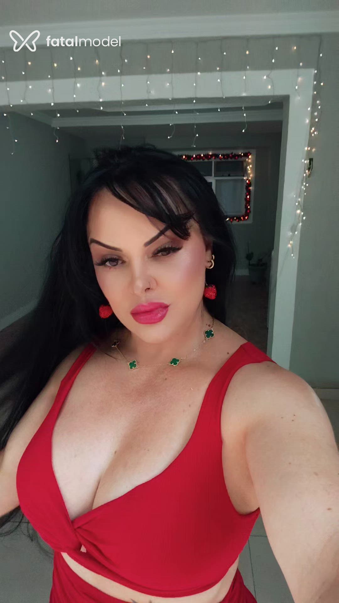 Acompanhante mulher morena (o) de olhos castanhos em Curitiba Acompanhante mulher morena (o) de olhos castanhos em Curitiba - Mirella Finch