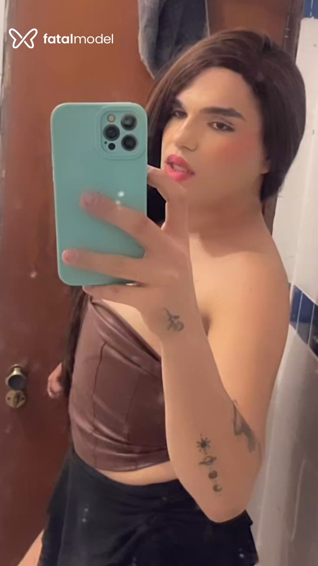 Acompanhante mulher trans com cabelo castanho de olhos castanhos - Kelly Santos