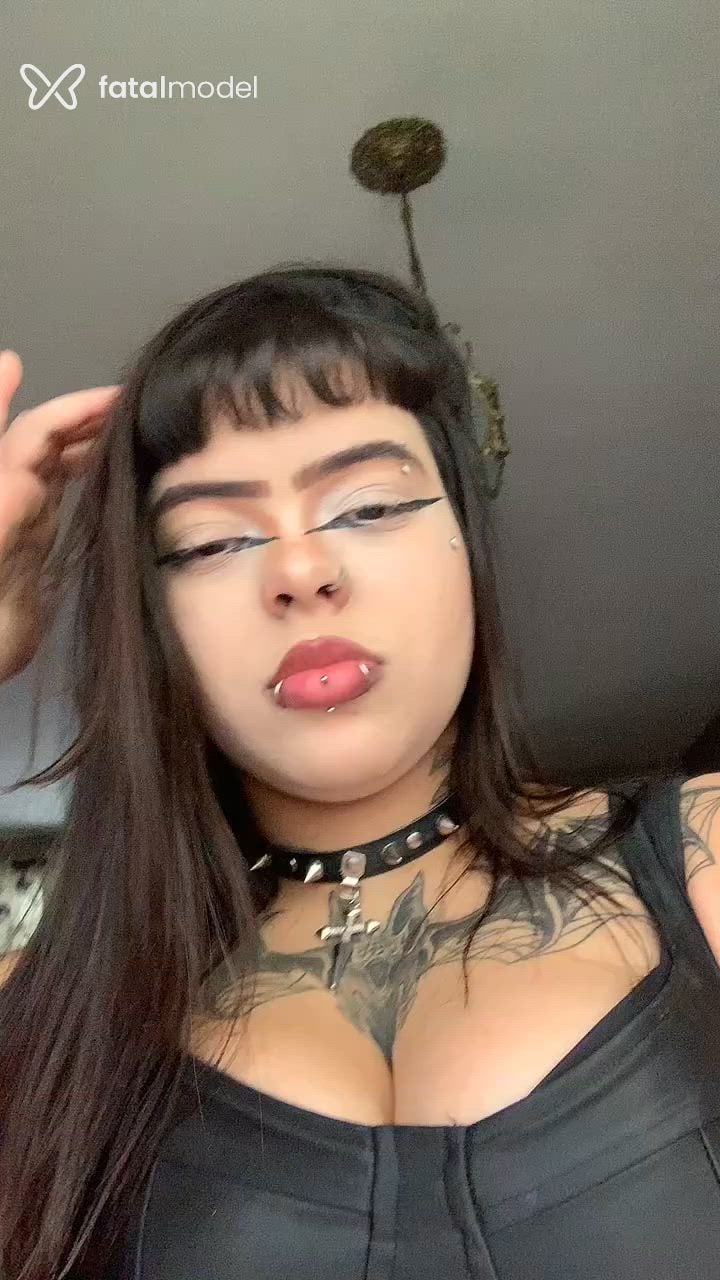 Acompanhante mulher com cabelo castanho de olhos castanhos em Guarulhos Acompanhante mulher com cabelo castanho de olhos castanhos em Guarulhos - Ravena