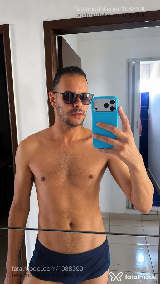 Acompanhante homem morena (o) de olhos castanhos em Macaé - Felipe Mineiro