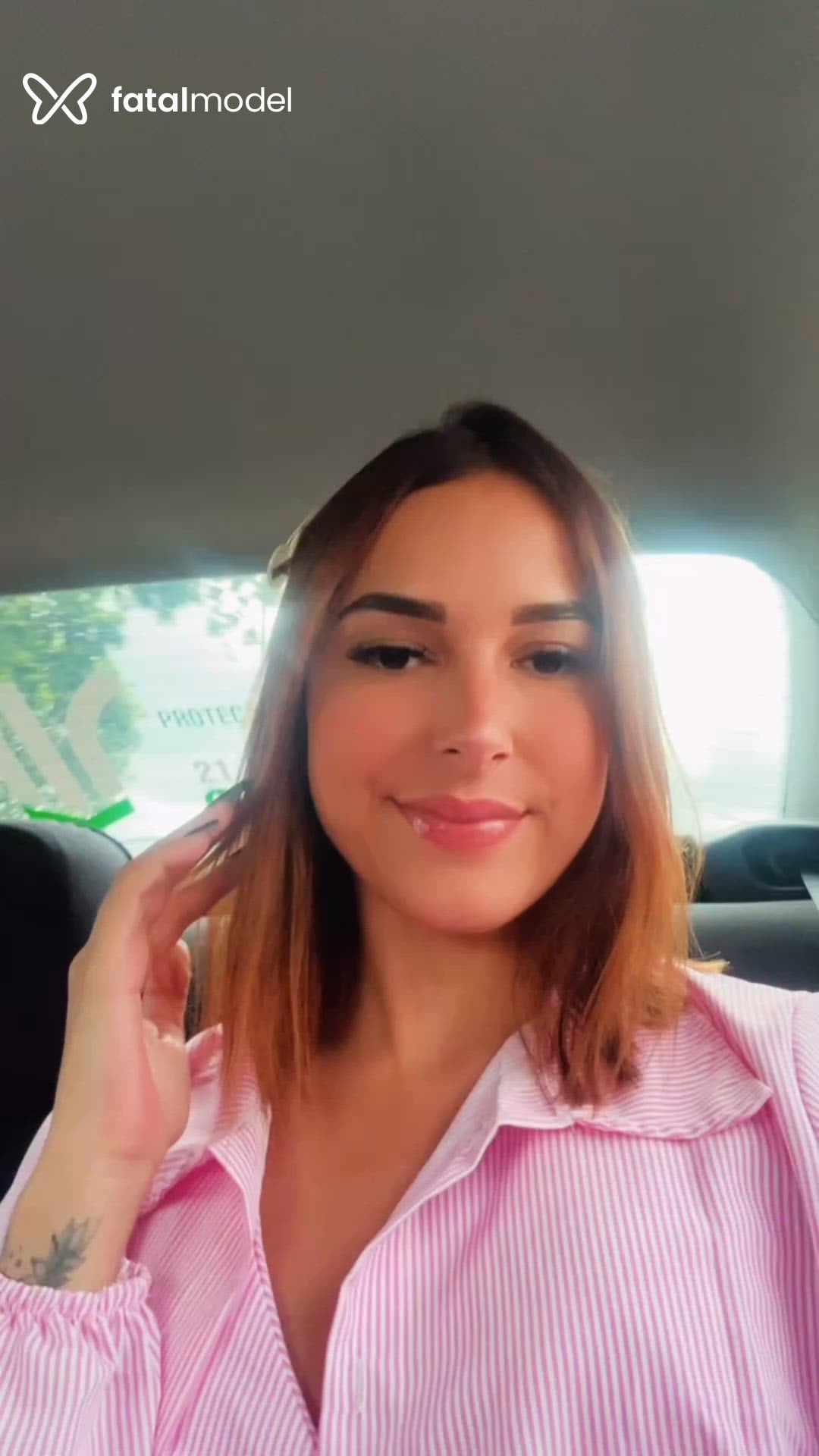 Acompanhante mulher com cabelo castanho de olhos castanhos - Cléo Acompanhante mulher com cabelo castanho de olhos castanhos - Cléo