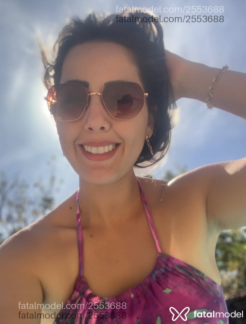 Acompanhante mulher loira (o) de olhos pretos - Kakáh Black Acompanhante mulher loira (o) de olhos pretos - Kakáh Black