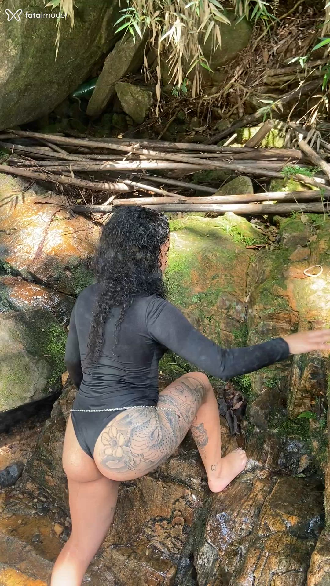 Acompanhante mulher com cabelo castanho de olhos pretos - Mary Martins Acompanhante mulher com cabelo castanho de olhos pretos - Mary Martins