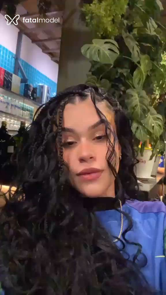 Acompanhante mulher com cabelo castanho de olhos pretos - Mary Martins Acompanhante mulher com cabelo castanho de olhos pretos - Mary Martins