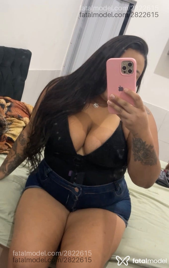 Acompanhante mulher com cabelo castanho de olhos castanhos em Marília - Larareal