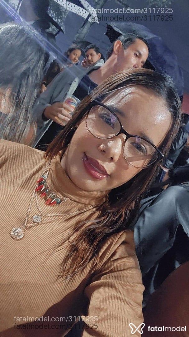 Acompanhante mulher morena (o) de olhos pretos - Daliy Carla