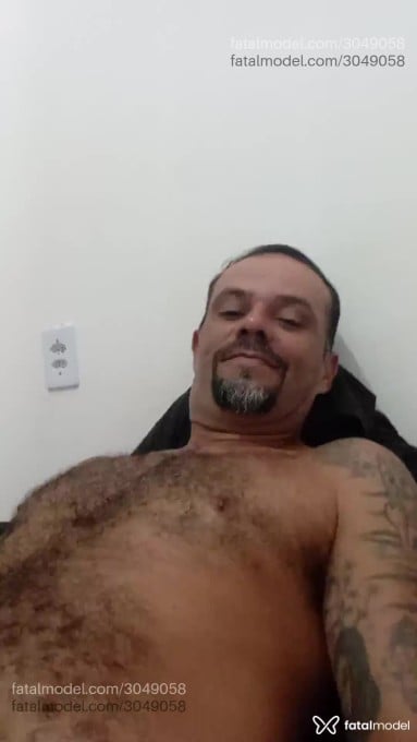 Acompanhante homem com cabelo castanho de olhos castanhos - Fernando Acompanhante homem com cabelo castanho de olhos castanhos - Fernando