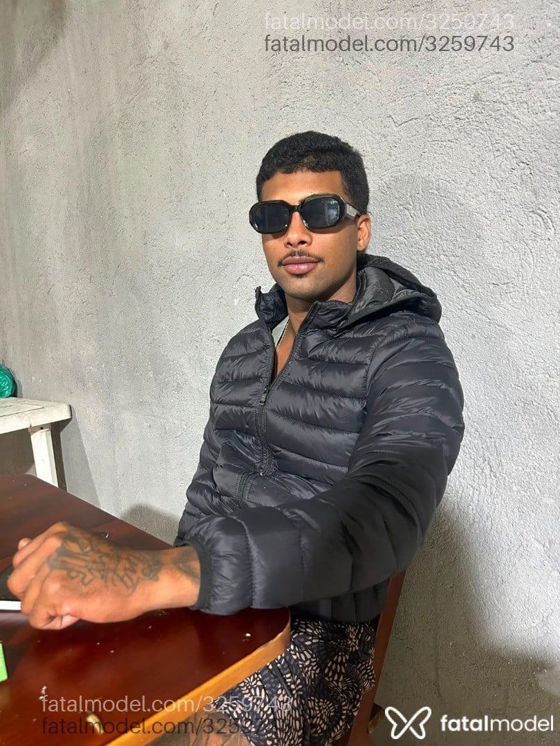Acompanhante homem morena (o) de olhos castanhos em Rio de Janeiro - Israel Oliveira