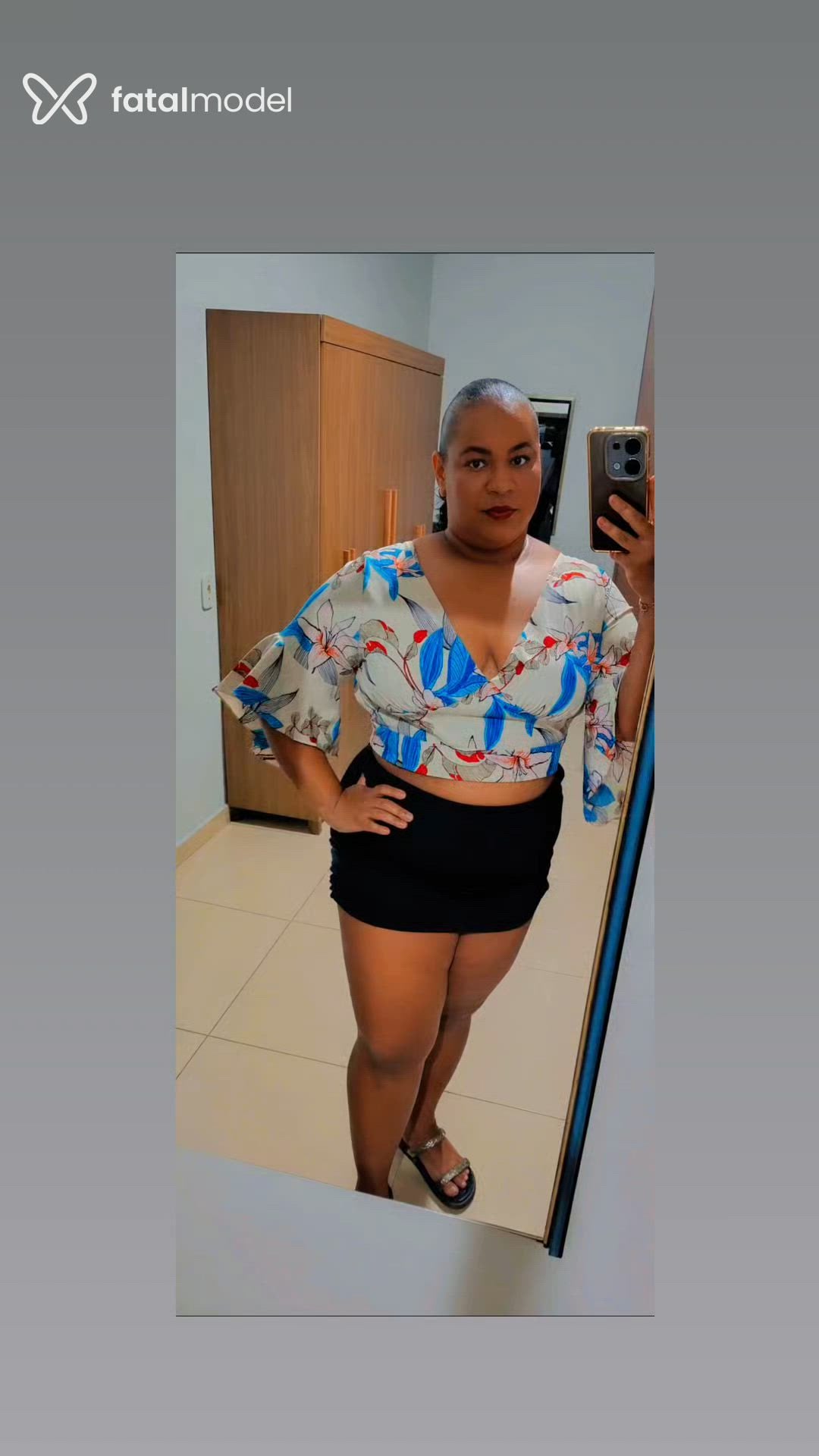 Acompanhante mulher com cabelo castanho de olhos pretos em Loanda Acompanhante mulher com cabelo castanho de olhos pretos em Loanda - Bombomzinho