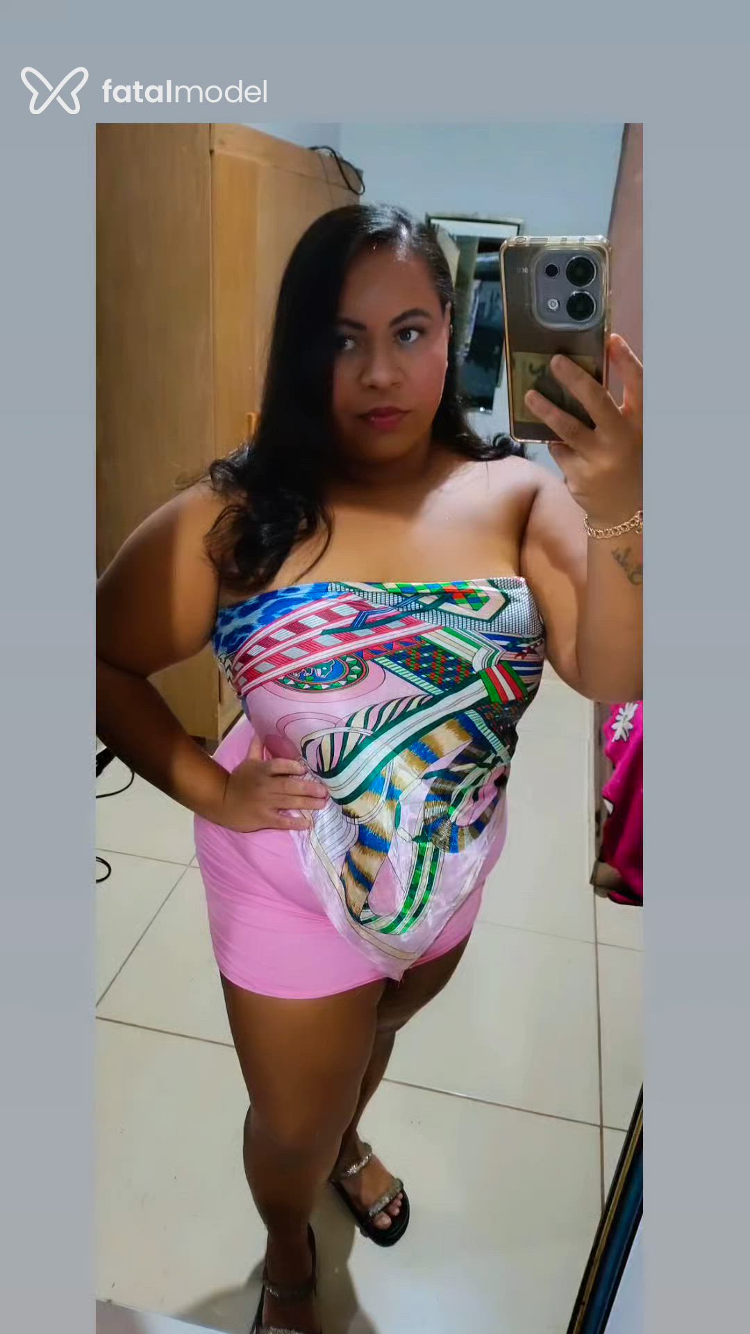 Acompanhante mulher com cabelo castanho de olhos pretos em Loanda Acompanhante mulher com cabelo castanho de olhos pretos em Loanda - Bombomzinho