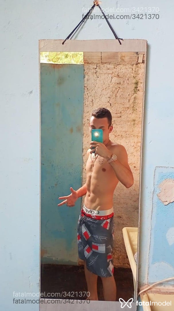 Acompanhante homem com cabelo castanho de olhos castanhos em Londrina - Lello