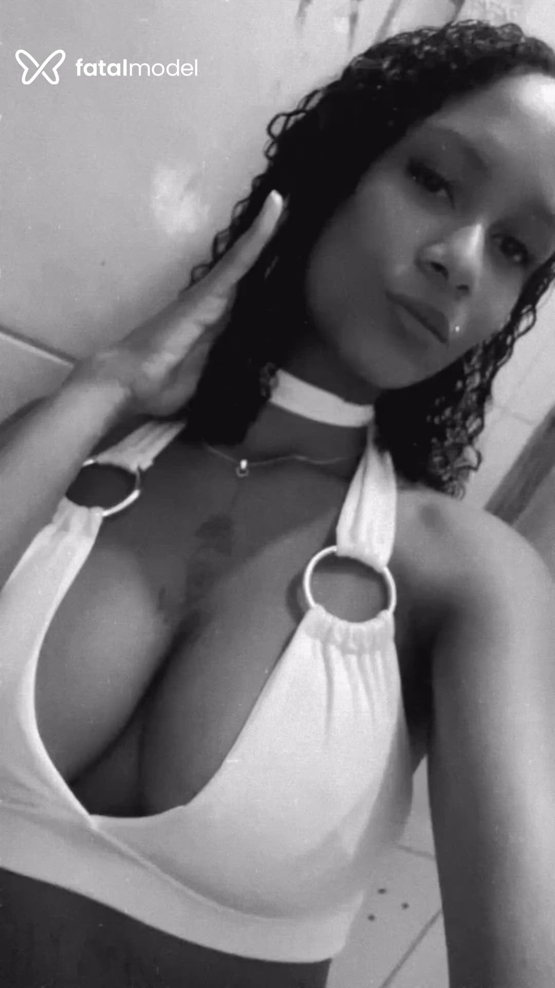 Acompanhante mulher morena (o) de olhos castanhos - Tatah Acompanhante mulher morena (o) de olhos castanhos - Tatah