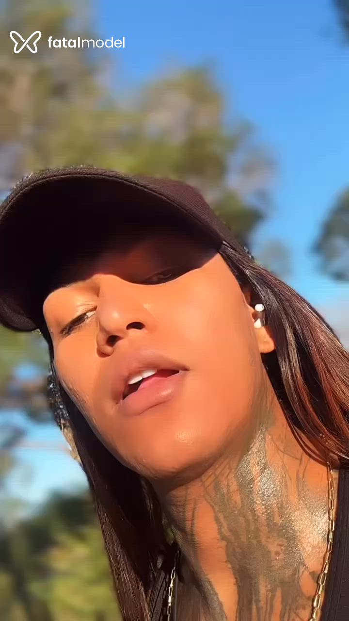 Acompanhante travesti morena (o) de olhos castanhos em Caxias Acompanhante travesti morena (o) de olhos castanhos em Caxias - Camila