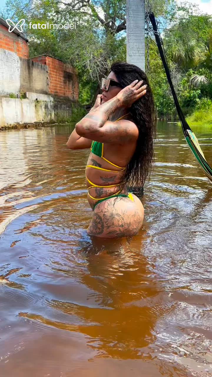 Acompanhante travesti morena (o) de olhos castanhos em Caxias Acompanhante travesti morena (o) de olhos castanhos em Caxias - Camila