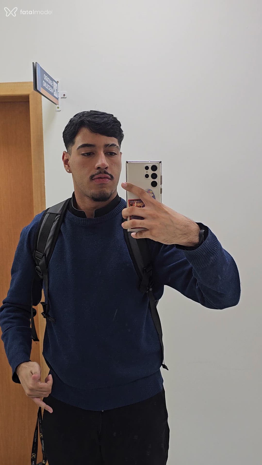 Acompanhante homem morena (o) de olhos castanhos - Filipe