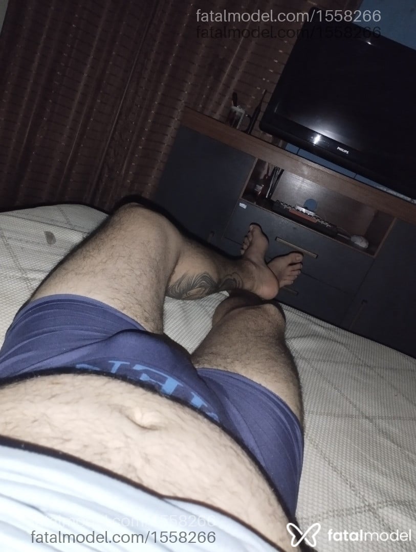 Acompanhante homem com cabelo castanho de olhos castanhos - Knela Goulart