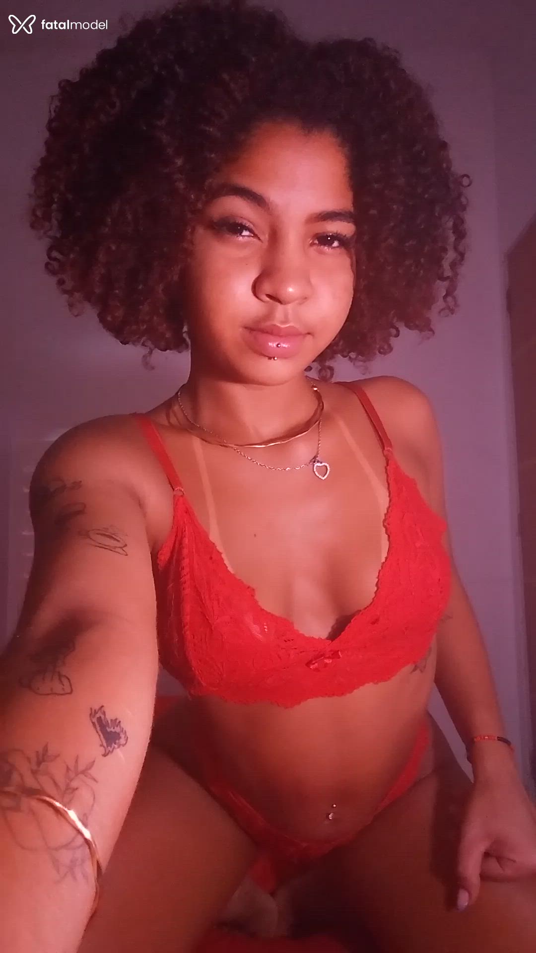 Acompanhante mulher ruiva (o) de olhos pretos - Lana