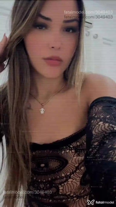 Acompanhante mulher com cabelo castanho de olhos castanhos - Jullia Bellíne