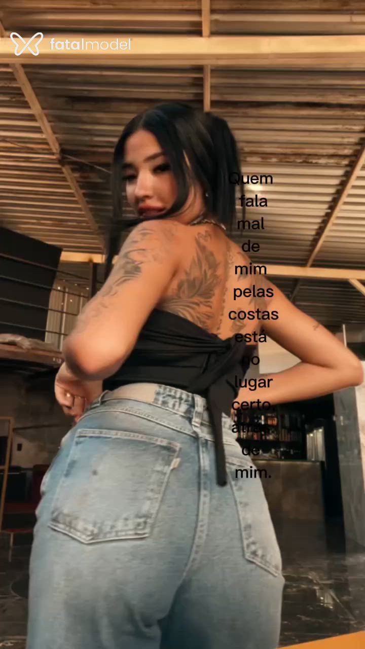 Acompanhante mulher morena (o) de olhos castanhos - França Acompanhante mulher morena (o) de olhos castanhos - França