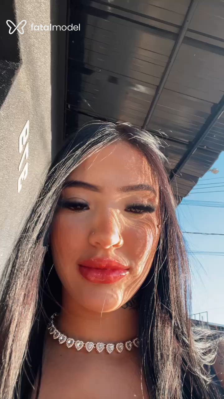 Acompanhante mulher morena (o) de olhos castanhos - França Acompanhante mulher morena (o) de olhos castanhos - França