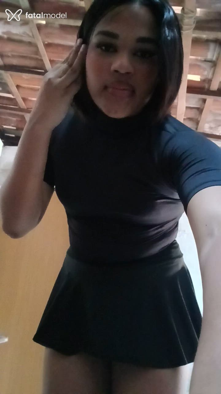 Acompanhante mulher trans com cabelo castanho de olhos pretos - Nuelly