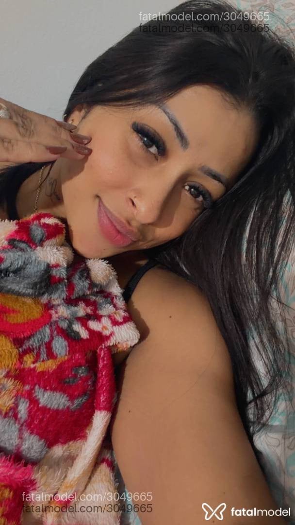 Acompanhante mulher morena (o) de olhos pretos - Karen