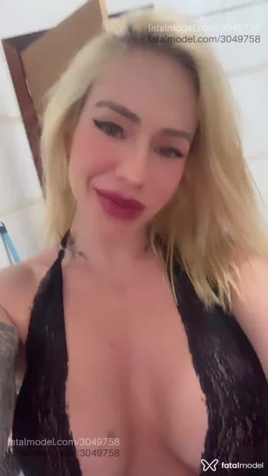 Acompanhante mulher loira (o) de olhos verdes em Virtual - Bruna Dias