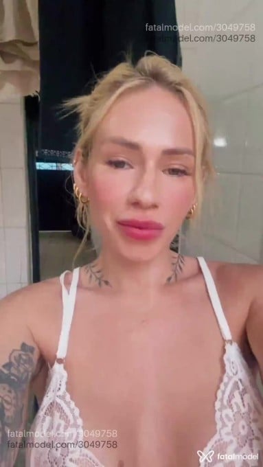 Acompanhante mulher loira (o) de olhos verdes em Virtual - Bruna Dias