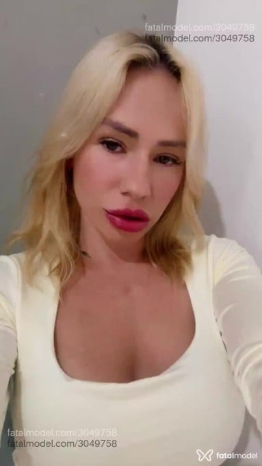 Acompanhante mulher loira (o) de olhos verdes em Virtual - Bruna Dias