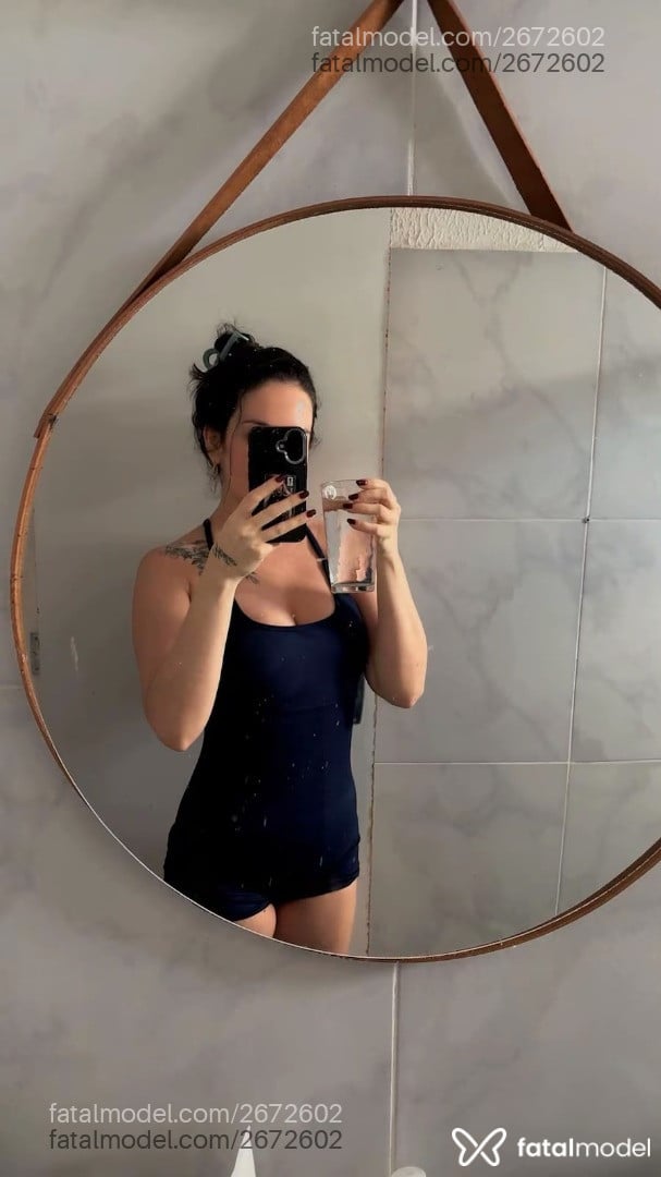 Acompanhante mulher com cabelo castanho de olhos mel em Virtual - Heloísa