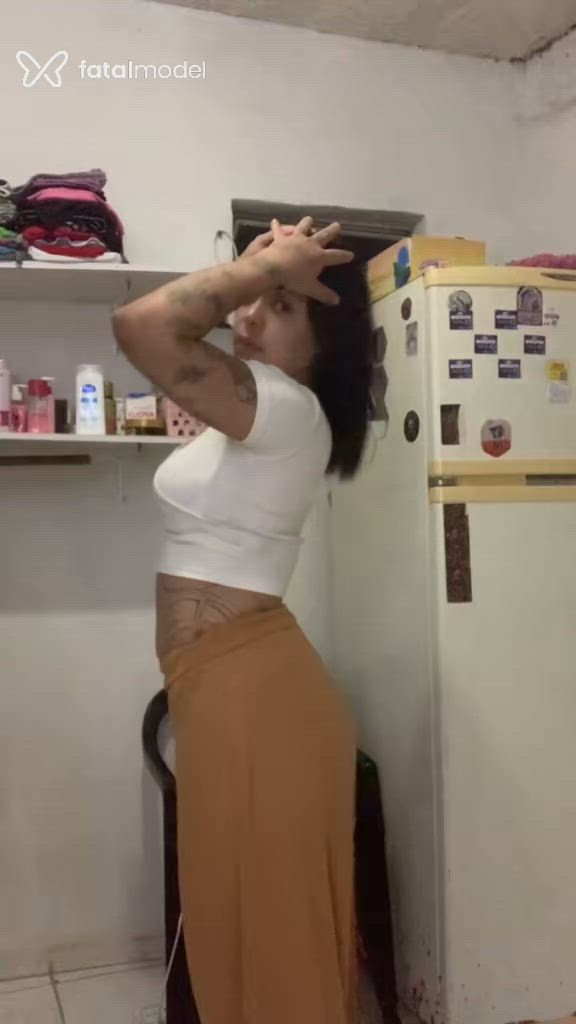 Acompanhante mulher com cabelo castanho de olhos castanhos em Carapicuíba Acompanhante mulher com cabelo castanho de olhos castanhos em Carapicuíba - Nicole