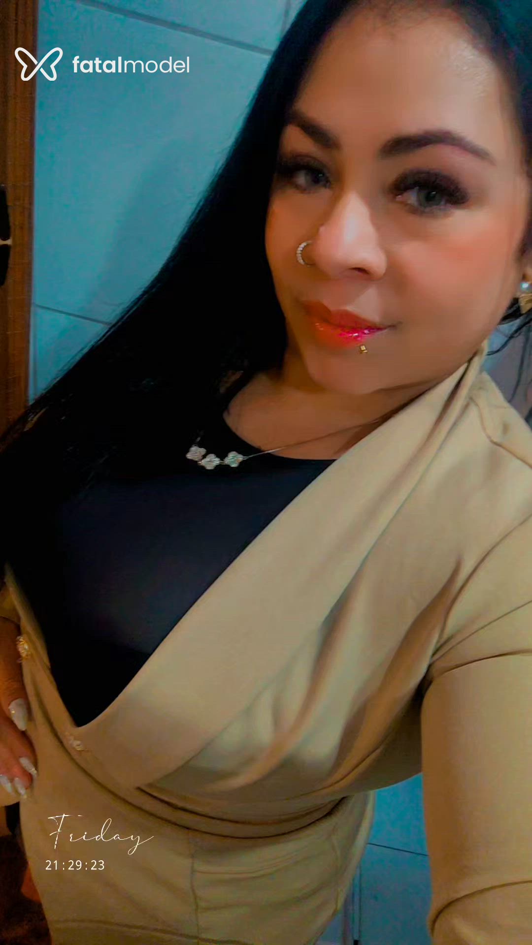 Acompanhante mulher morena (o) de olhos cinza em Osasco Acompanhante mulher morena (o) de olhos cinza em Osasco - Lorena