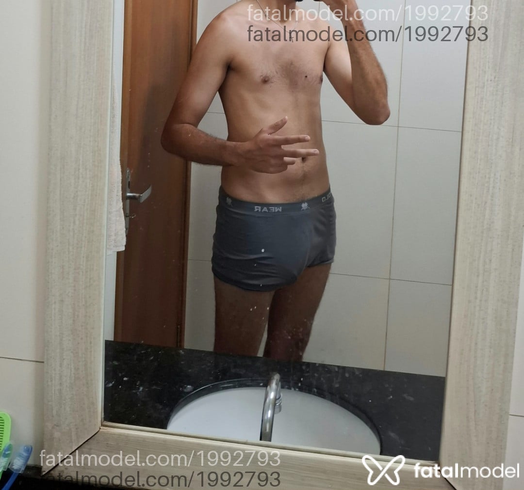 Acompanhante homem morena (o) de olhos pretos em Botucatu - Henrique
