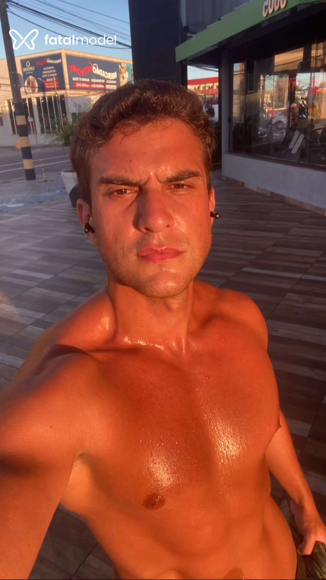 Acompanhante homem com cabelo castanho de olhos castanhos em Balneário Camboriú Acompanhante homem com cabelo castanho de olhos castanhos em Balneário Camboriú - Gabriel Sudré