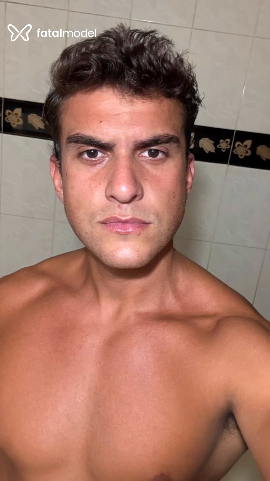 Acompanhante homem com cabelo castanho de olhos castanhos em Balneário Camboriú Acompanhante homem com cabelo castanho de olhos castanhos em Balneário Camboriú - Gabriel Sudré