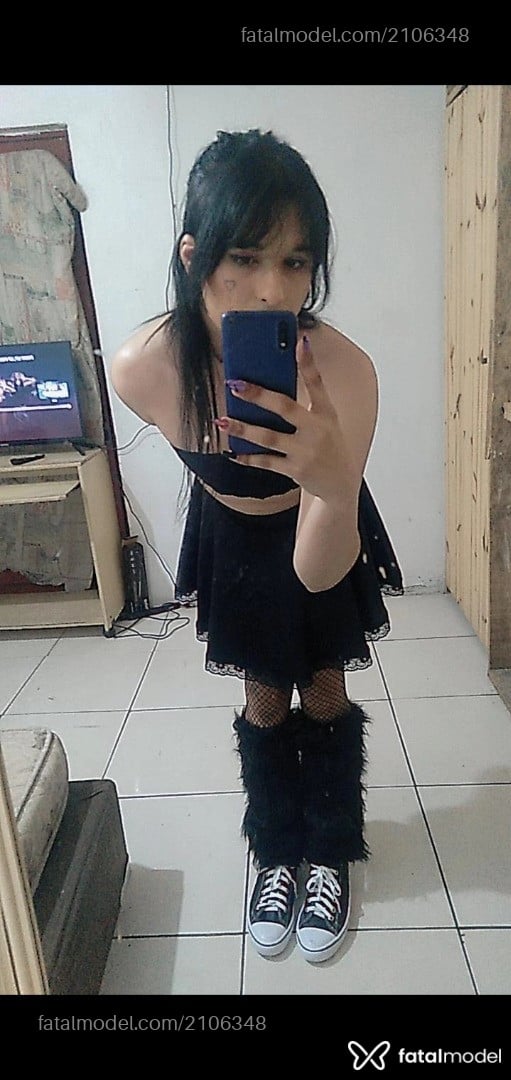 Acompanhante mulher trans com cabelo colorido de olhos castanhos em Porto Alegre - Mina