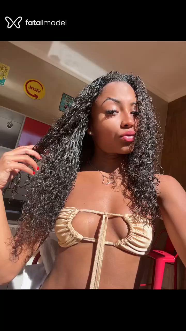 Acompanhante mulher com cabelo castanho de olhos pretos em Sertãozinho Acompanhante mulher com cabelo castanho de olhos pretos em Sertãozinho - Vallentina Moreal