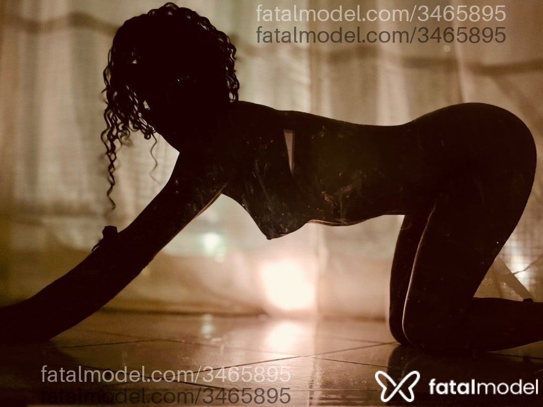 Acompanhante mulher morena (o) de olhos castanhos em Virtual Acompanhante mulher morena (o) de olhos castanhos em Virtual - Natacha Schimitt